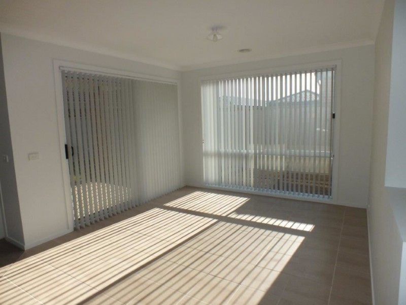 21 Serenity Street, Pakenham VIC 3810