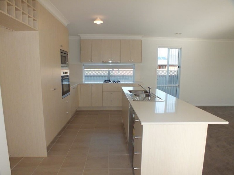 21 Serenity Street, Pakenham VIC 3810