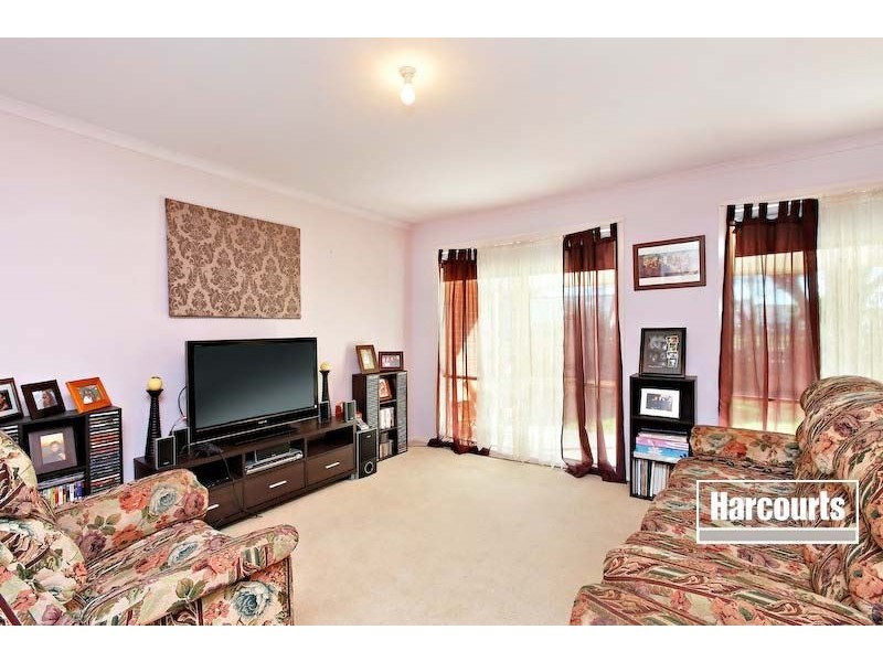 1/9 Henty Street, Pakenham VIC 3810