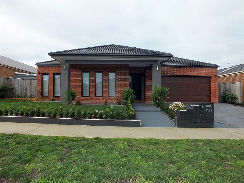 16 Rose Garden Avenue, Officer VIC 3809