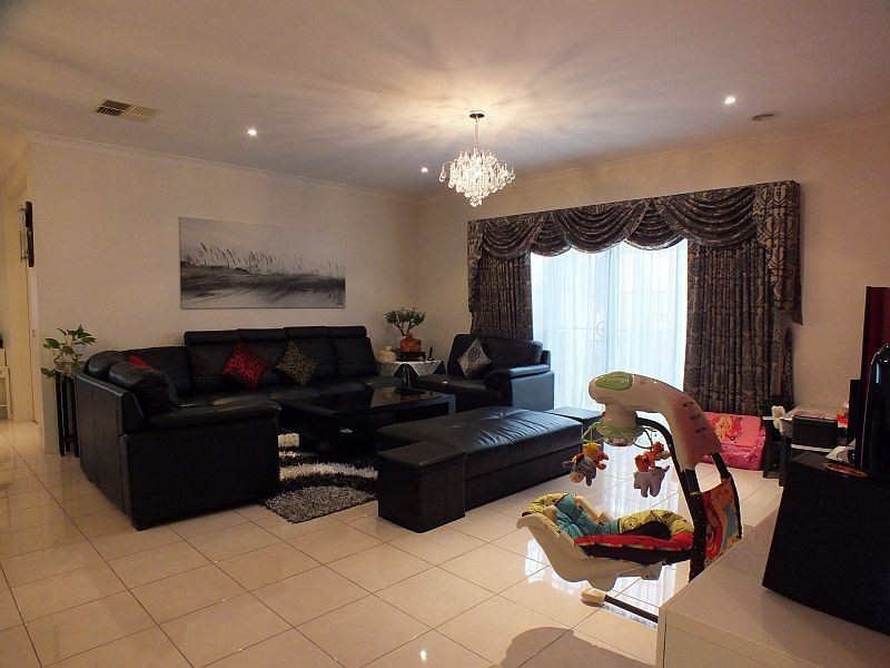 16 Rose Garden Avenue, Officer VIC 3809