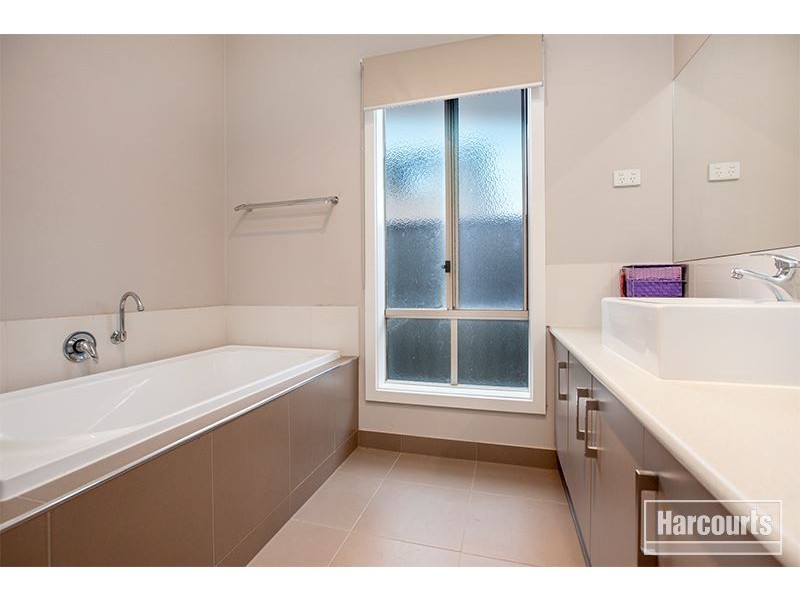 21 Britton Drive, Pakenham VIC 3810