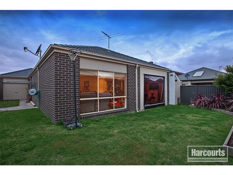21 Britton Drive, Pakenham VIC 3810