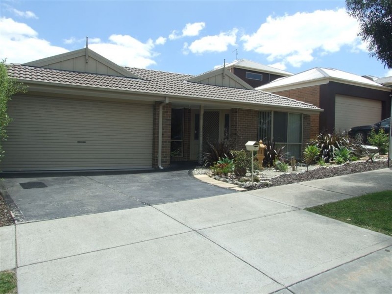 27 Bohemia Crescent, Pakenham VIC 3810