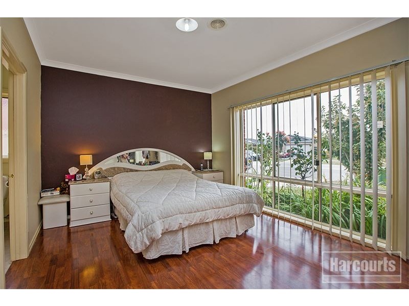 18 Bluehills Boulevard, Pakenham VIC 3810