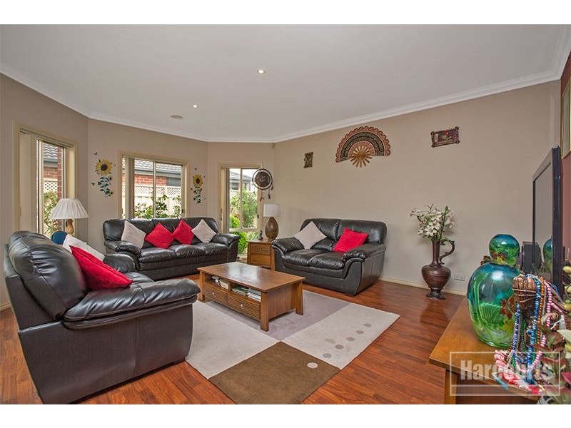 18 Bluehills Boulevard, Pakenham VIC 3810