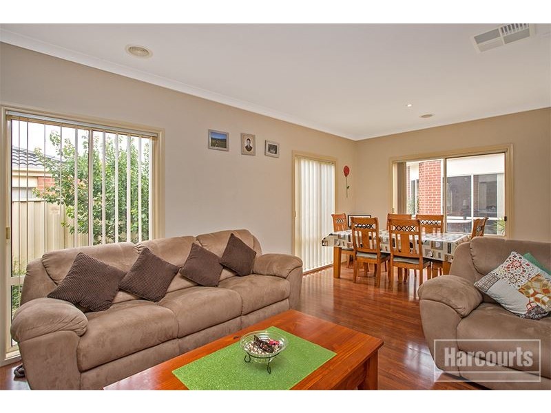 18 Bluehills Boulevard, Pakenham VIC 3810