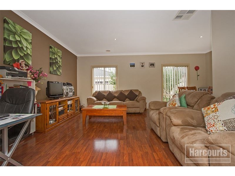 18 Bluehills Boulevard, Pakenham VIC 3810