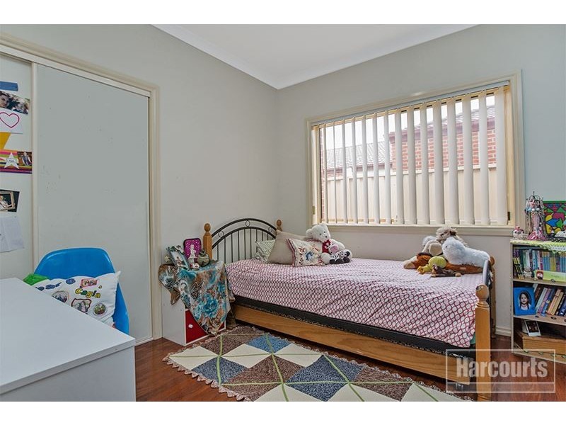 18 Bluehills Boulevard, Pakenham VIC 3810