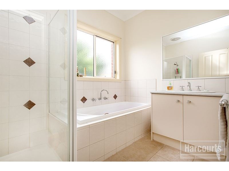 18 Bluehills Boulevard, Pakenham VIC 3810