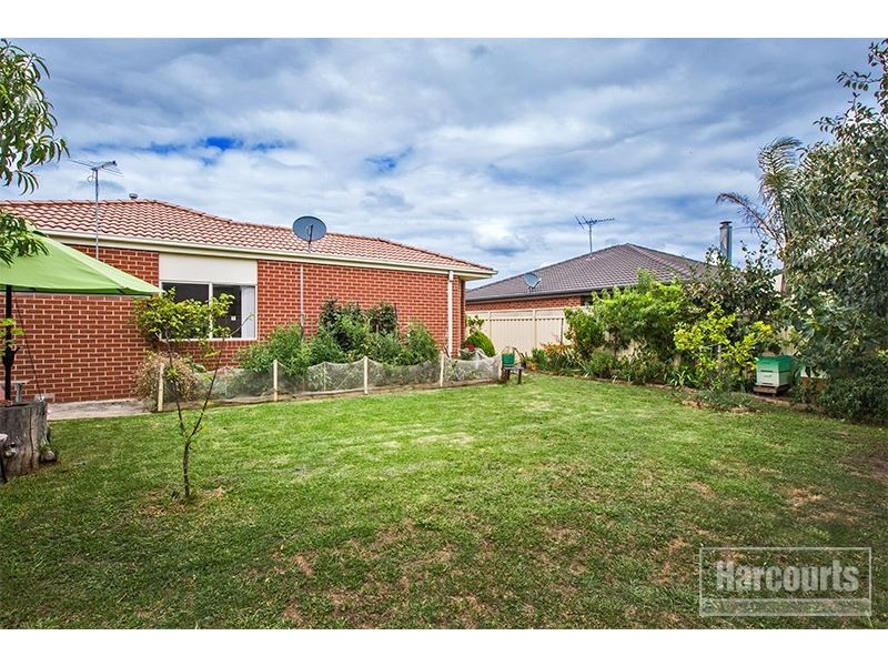 18 Bluehills Boulevard, Pakenham VIC 3810