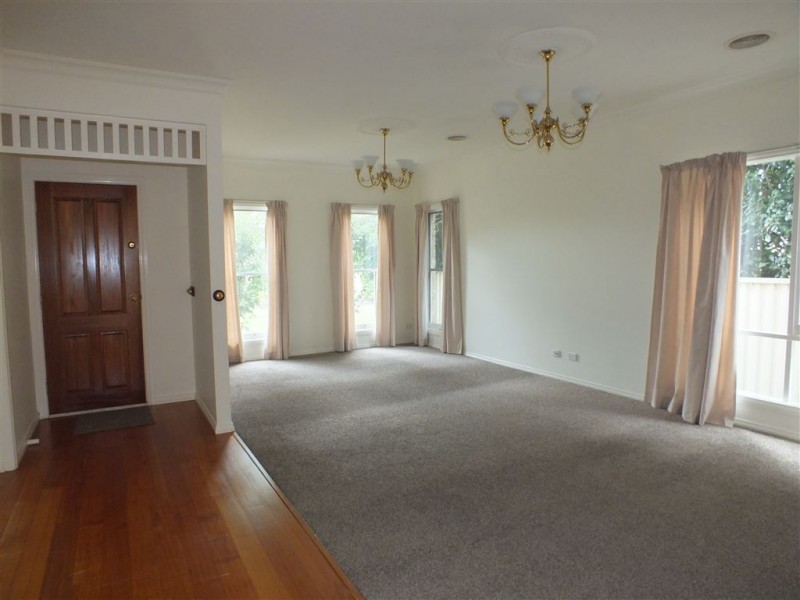 4 Cedar Lane, Pakenham VIC 3810