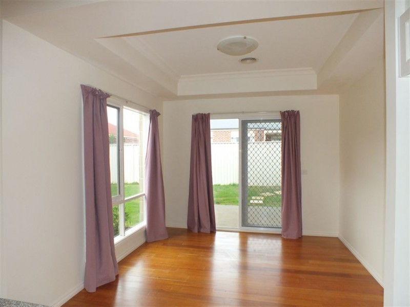 4 Cedar Lane, Pakenham VIC 3810