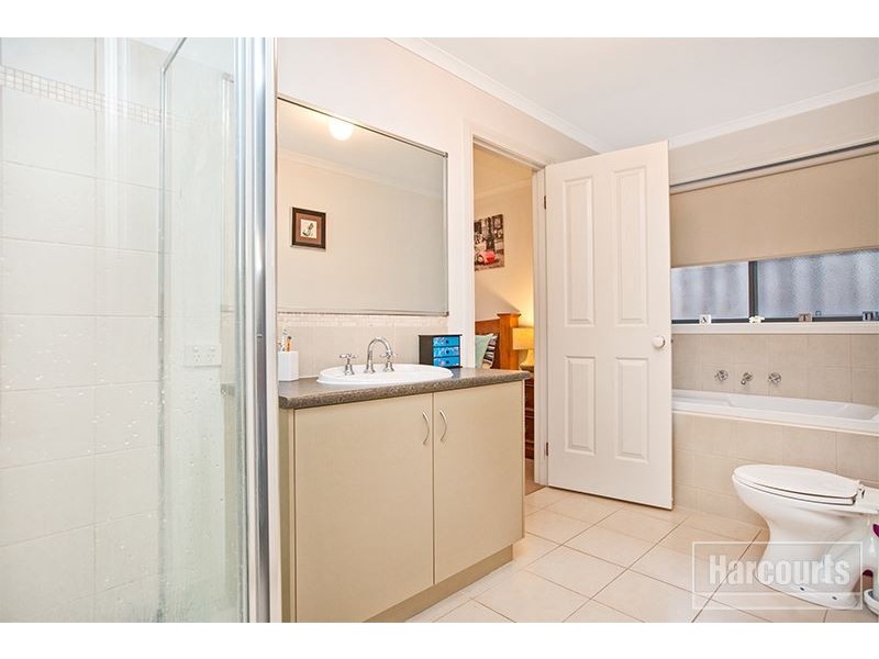 2/31 Syme Road, Pakenham VIC 3810