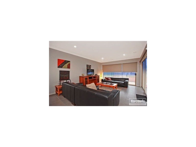 35 Edmund Street, Pakenham VIC 3810