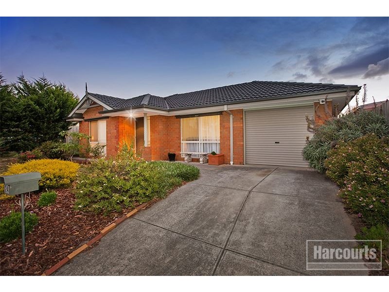 24 Sir Thomas Drive, Pakenham VIC 3810