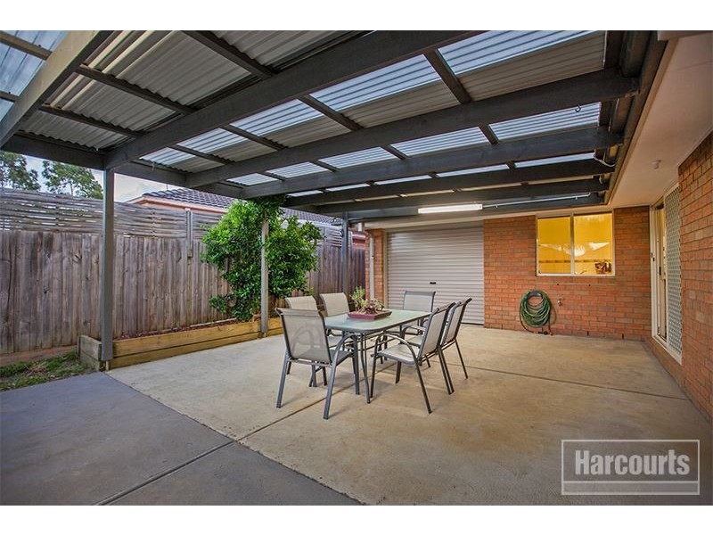 24 Sir Thomas Drive, Pakenham VIC 3810