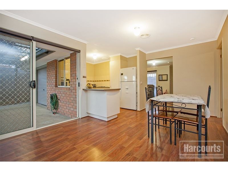 24 Sir Thomas Drive, Pakenham VIC 3810