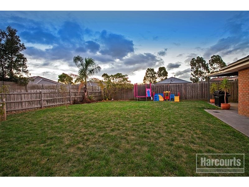 24 Sir Thomas Drive, Pakenham VIC 3810
