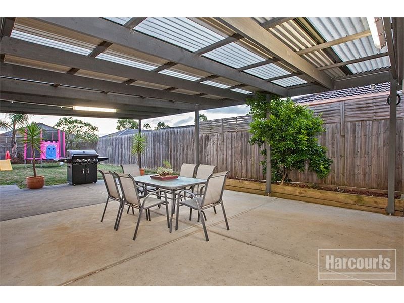 24 Sir Thomas Drive, Pakenham VIC 3810