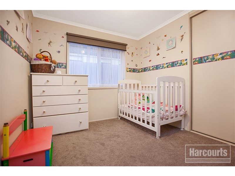 24 Sir Thomas Drive, Pakenham VIC 3810