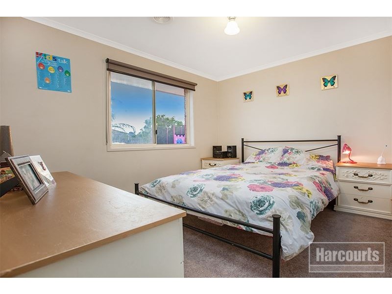 24 Sir Thomas Drive, Pakenham VIC 3810