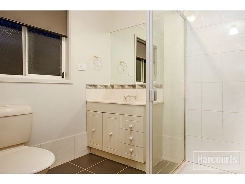 24 Sir Thomas Drive, Pakenham VIC 3810