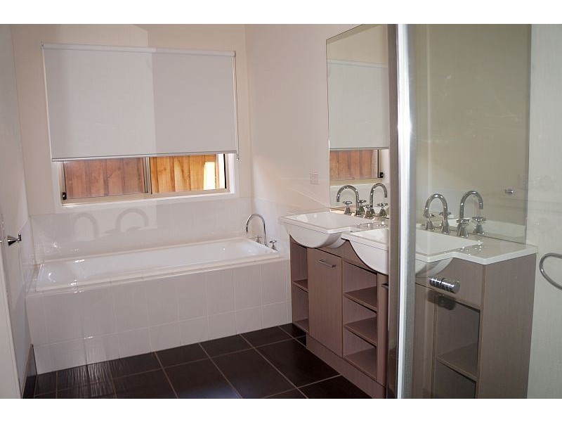 5 Curran Drive, Officer VIC 3809