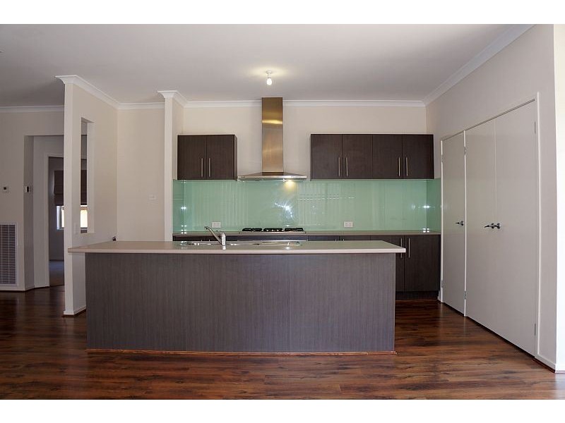 5 Curran Drive, Officer VIC 3809