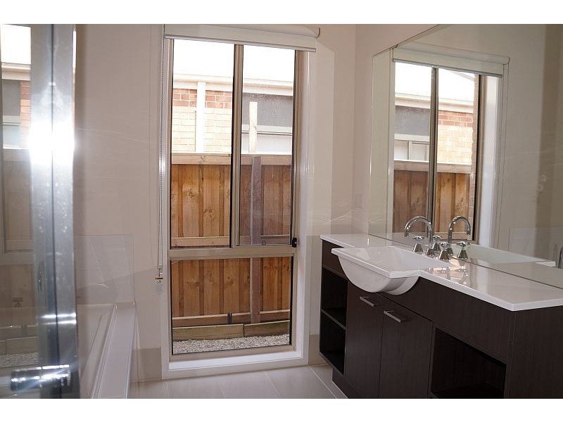 5 Curran Drive, Officer VIC 3809