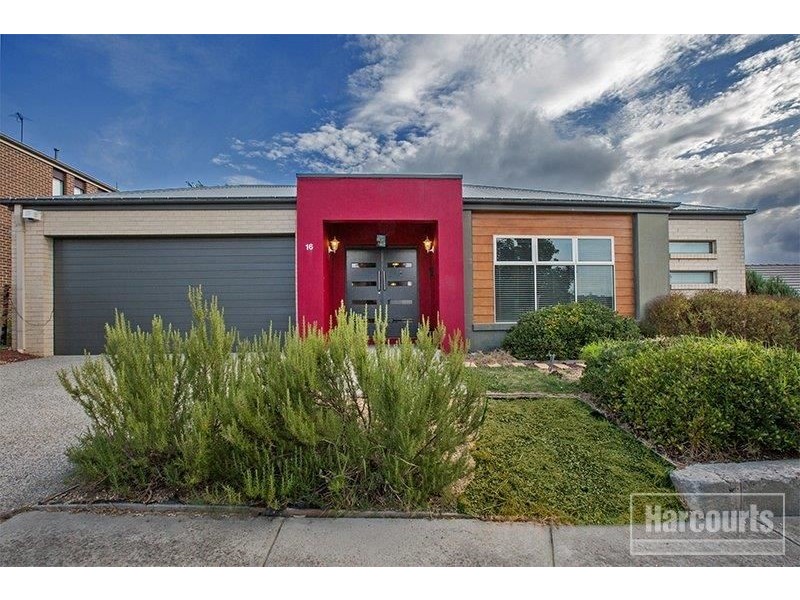 16 Michigan Grange, Pakenham VIC 3810