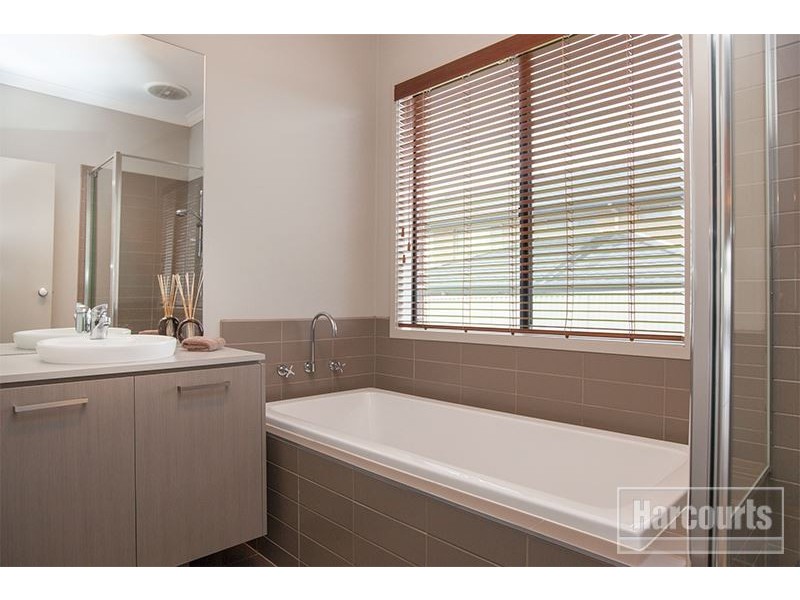 13 Goulburn Place, Pakenham VIC 3810