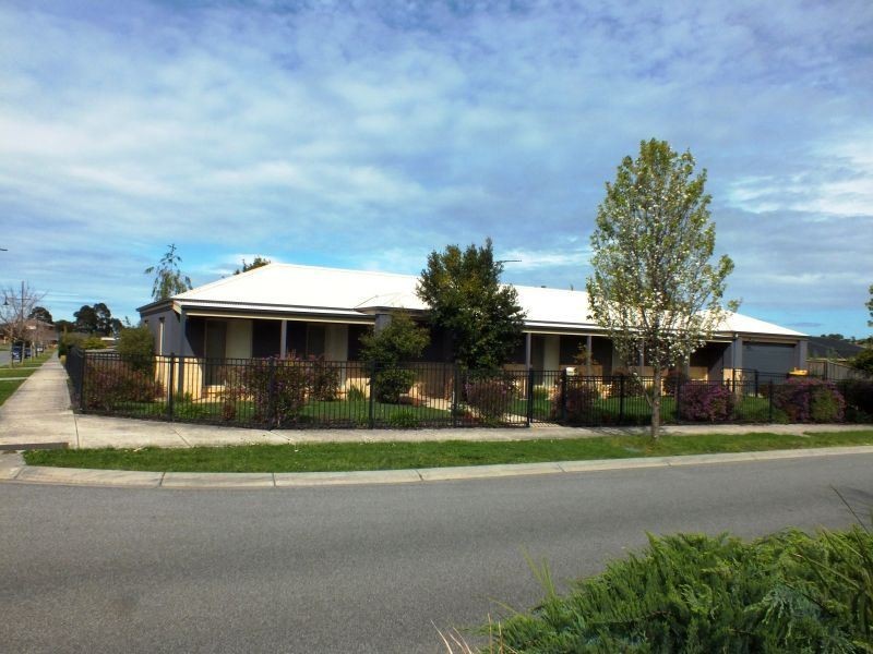 7 Fallingwater Drive, Pakenham VIC 3810