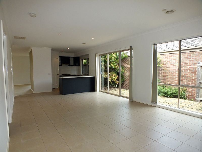 7 Fallingwater Drive, Pakenham VIC 3810