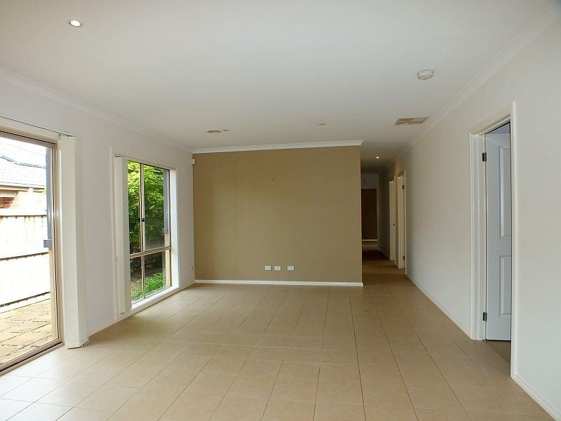 7 Fallingwater Drive, Pakenham VIC 3810