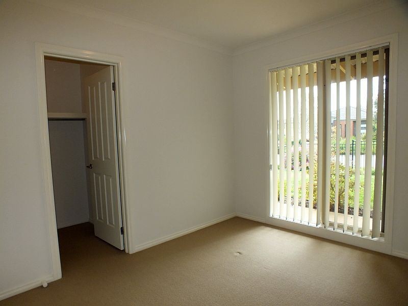 7 Fallingwater Drive, Pakenham VIC 3810