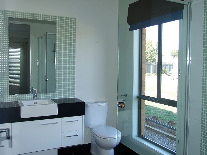 8 Wild Cherry Avenue, Pakenham VIC 3810