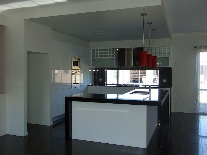 8 Wild Cherry Avenue, Pakenham VIC 3810