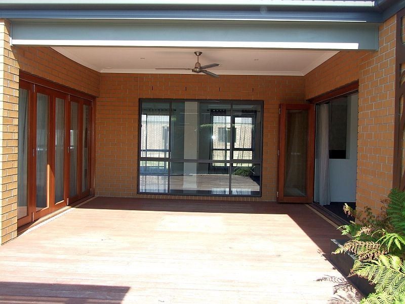 8 Wild Cherry Avenue, Pakenham VIC 3810