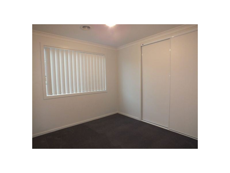 48 Serenity Street, Pakenham VIC 3810