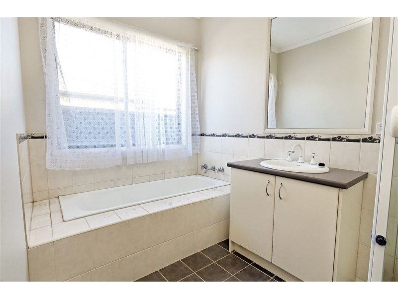 15 Paperbark Drive, Pakenham VIC 3810