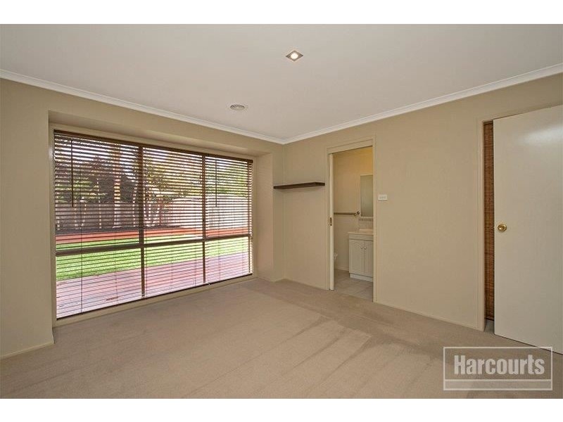 9 Amber Crescent, Narre Warren VIC 3805