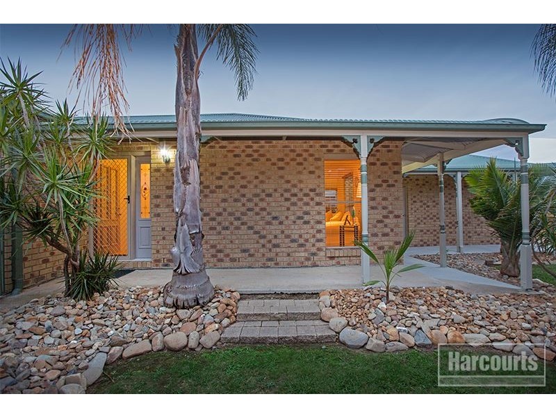 11 Claire Close, Pakenham VIC 3810