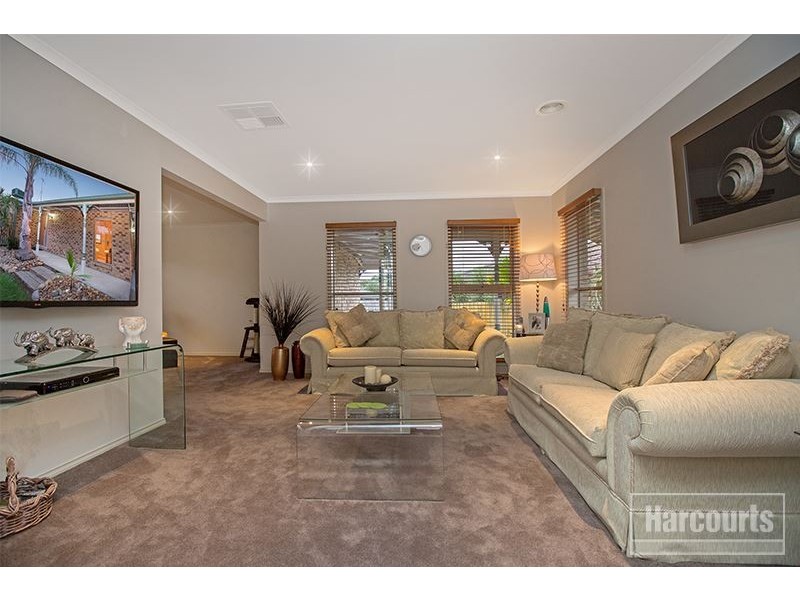 11 Claire Close, Pakenham VIC 3810