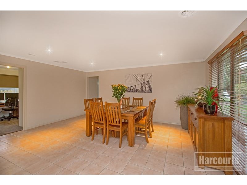 11 Claire Close, Pakenham VIC 3810