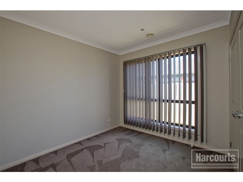 38 Sandalwood Drive, Pakenham VIC 3810