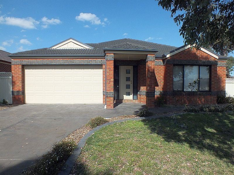 9 Wonboyn Close, Pakenham VIC 3810