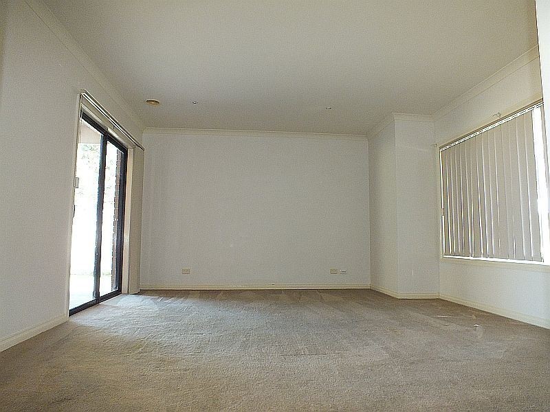 9 Wonboyn Close, Pakenham VIC 3810