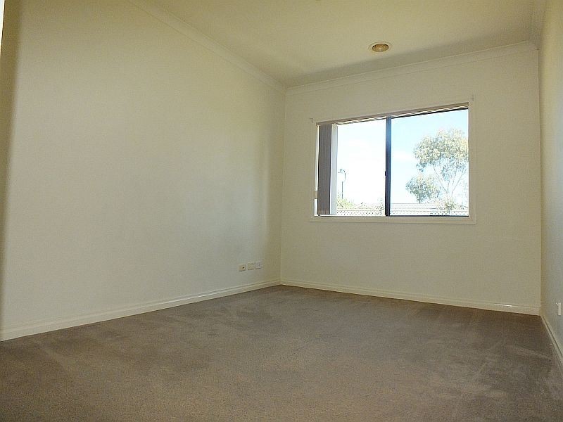 9 Wonboyn Close, Pakenham VIC 3810