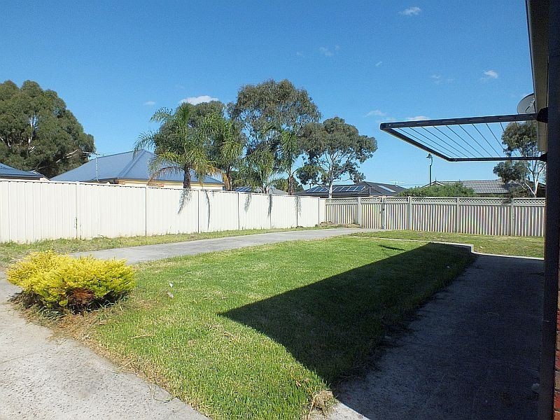9 Wonboyn Close, Pakenham VIC 3810